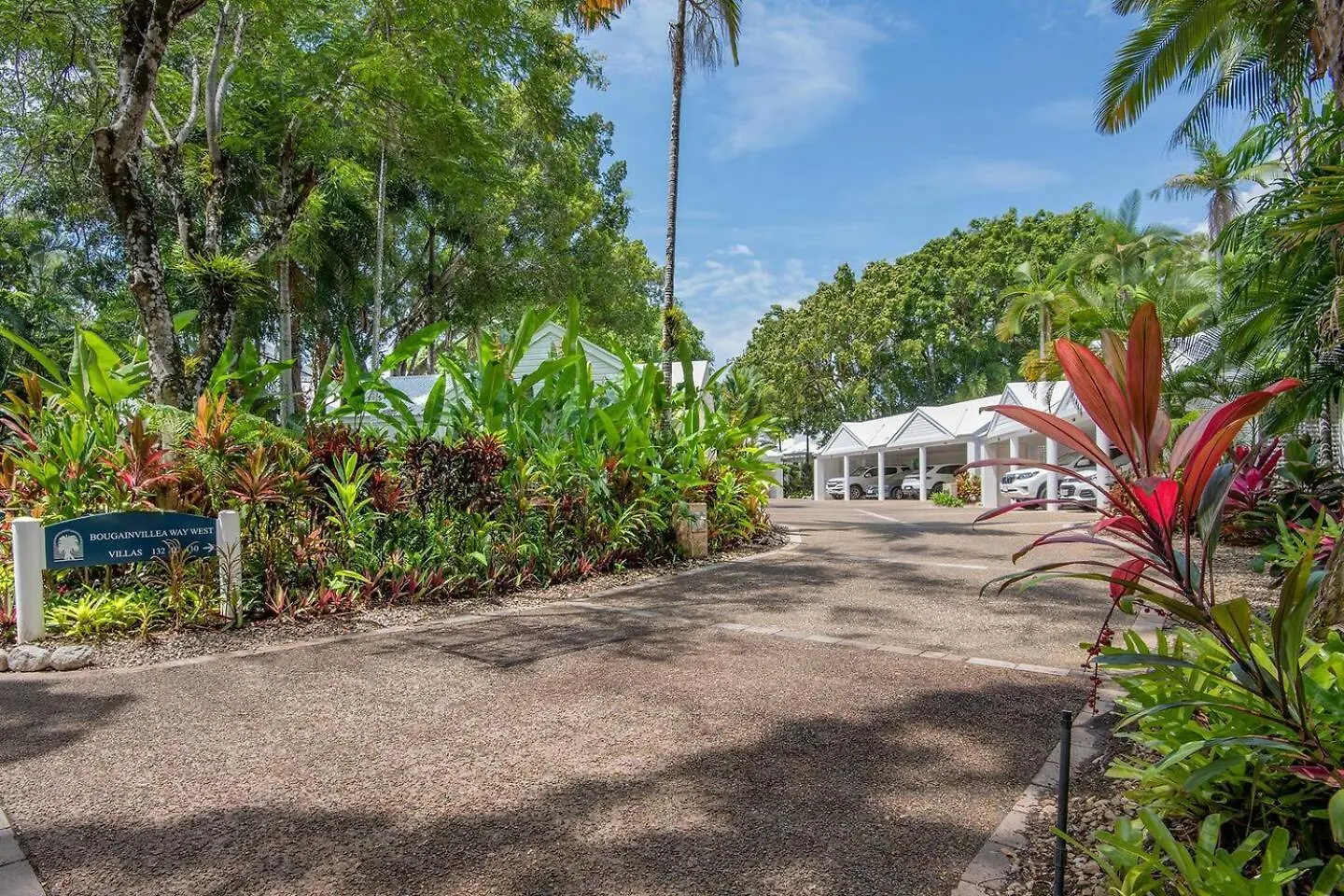 Villa Tropical Resort-Style Living On Mirage Golf Course Port Douglas