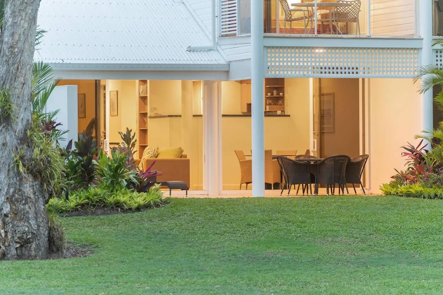 Tropical Resort-Style Living On Mirage Golf Course Port Douglas Villa